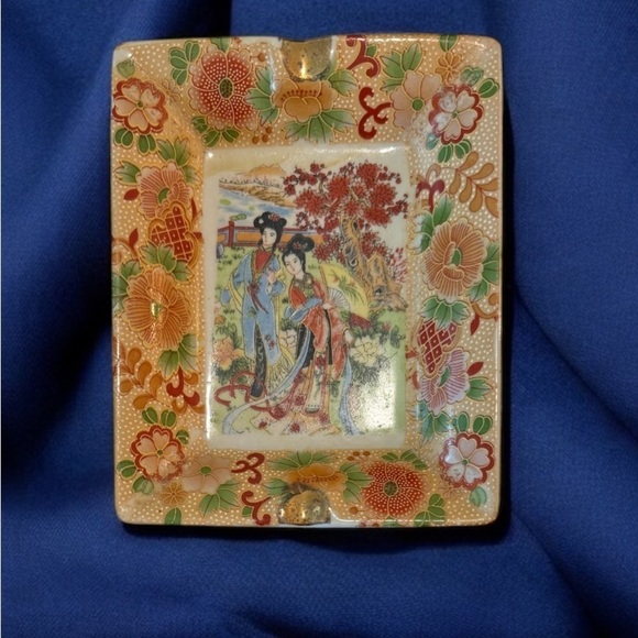 Oriental Ashtray Vintage with gold trim - Picture 3 of 5